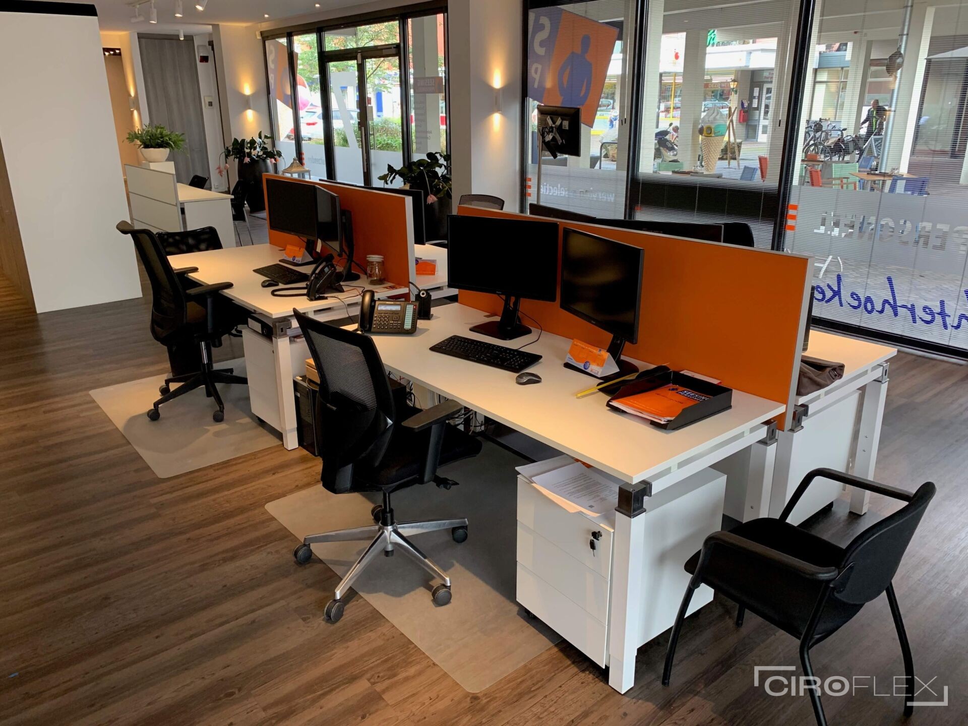 Deskdivider_geluiddempend_uitzendbureau_achterhoek Deskdivider_geluiddempend_uitzendbureau_achterhoek