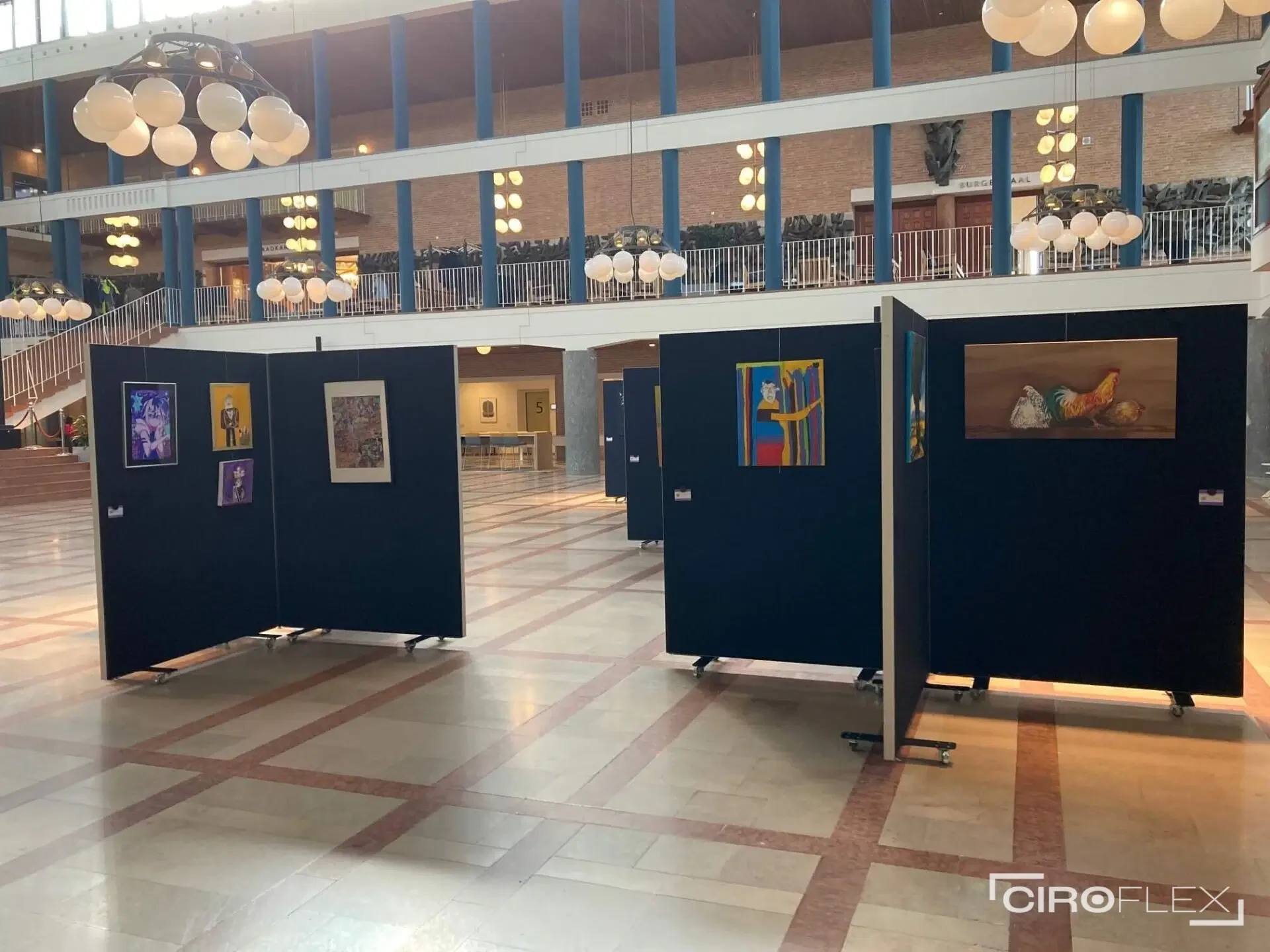 Mobiele-scheidingswanden-tentoonstelling-gallerij-gemeente-Hengelo-1-scaled Mobiele scheidingswanden tentoonstelling gallerij gemeente Hengelo