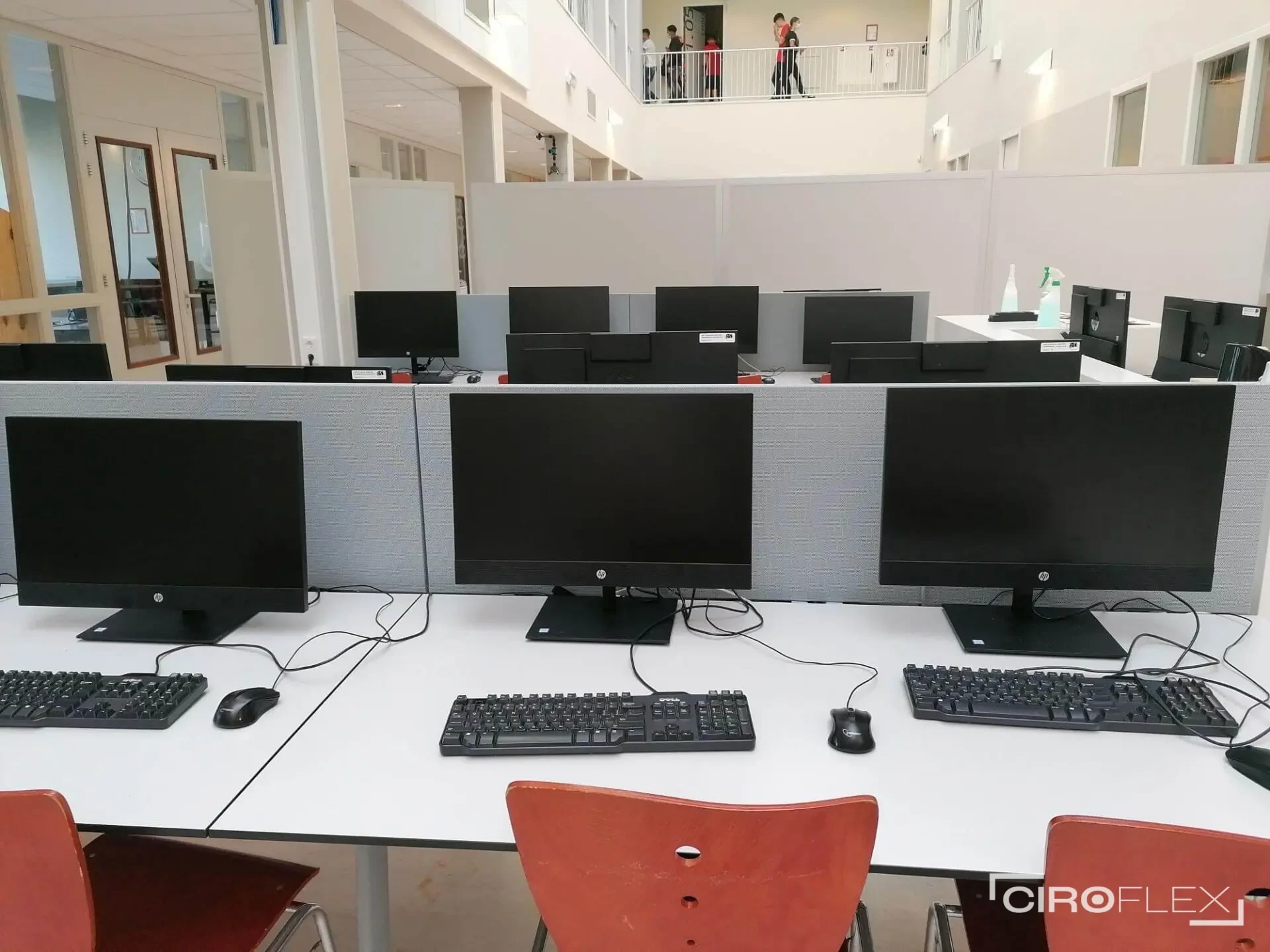 mobiele-scheidingswanden-onderwijs-school-college-1-scaled mobiele scheidingswanden onderwijs school - college (1)